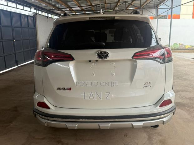 Toyota RAV4 2018 White