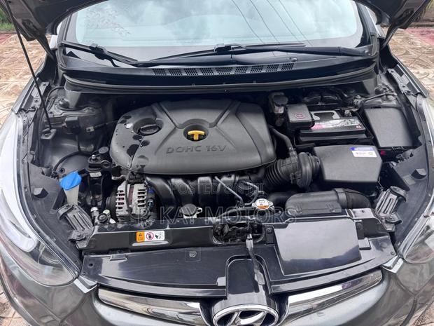 Hyundai Elantra SE Sedan FWD (1.8L 4cyl 6A) 2016 Gray