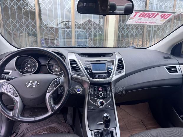 Hyundai Elantra SE Sedan FWD (1.8L 4cyl 6A) 2016 Gray