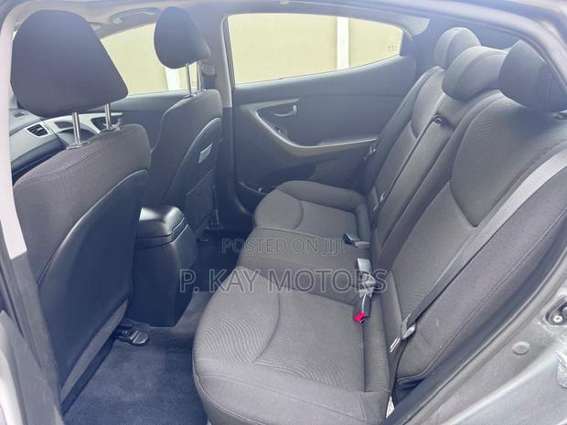 Hyundai Elantra SE Sedan FWD (1.8L 4cyl 6A) 2016 Gray