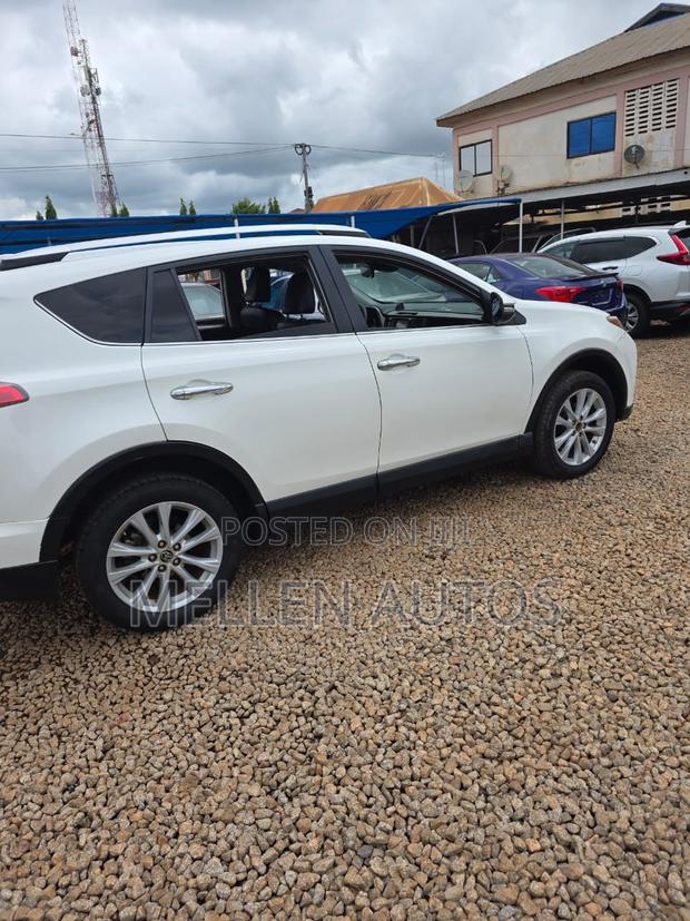 Toyota RAV4 LE AWD (2.5L 4cyl 6A) 2017 White