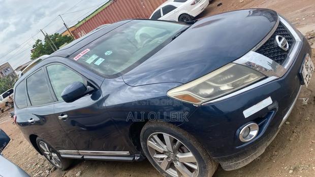 Nissan Pathfinder 2015 Blue
