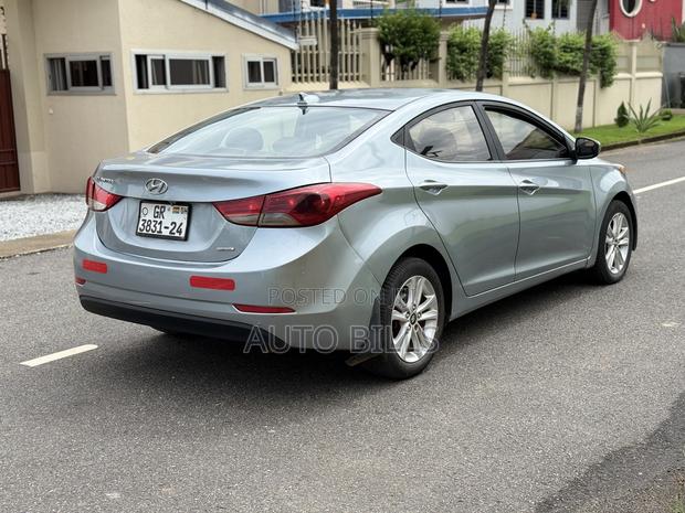 Hyundai Elantra SE Sedan FWD (1.8L 4cyl 6M) 2016