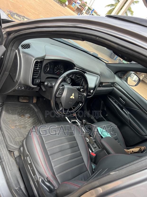 Mitsubishi Outlander SE AWC 2019 Gray