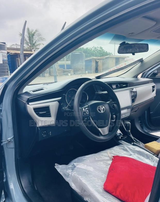 Toyota Corolla LE Eco 4dr Sedan (1.8L 4cyl CVT) 2016 Blue