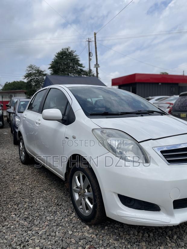 Toyota Yaris SE Hatchback 5dr 2013 White