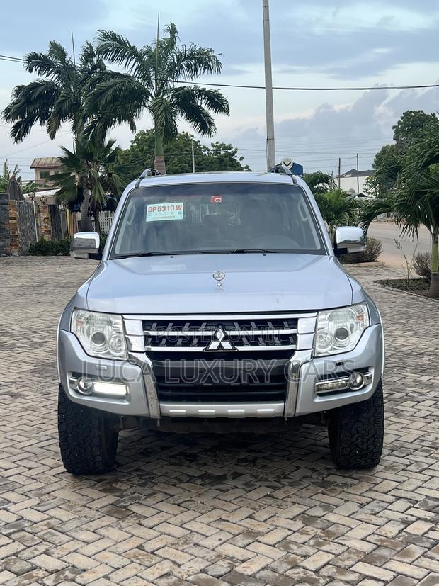 Mitsubishi Pajero 2017 Silver