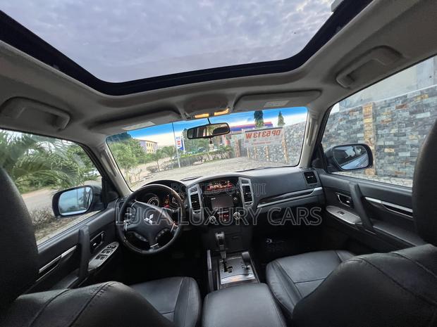 Mitsubishi Pajero 2017 Silver