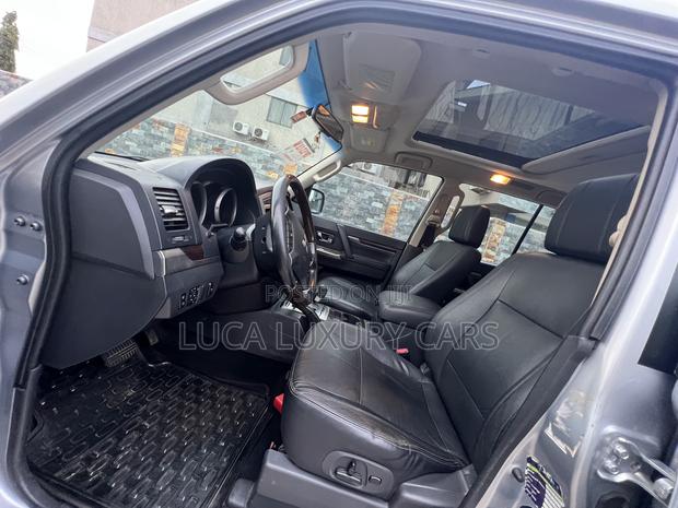 Mitsubishi Pajero 2017 Silver