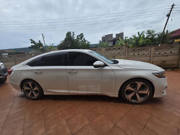 Honda Accord 2018 White
