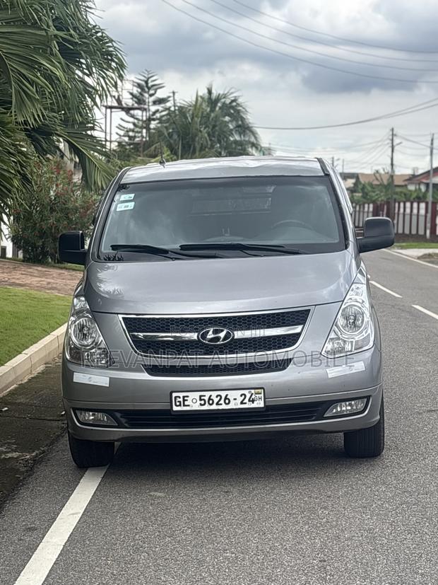 Hyundai H1 2015 Silver
