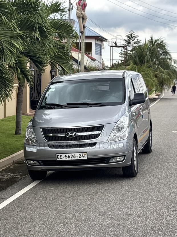Hyundai H1 2015 Silver