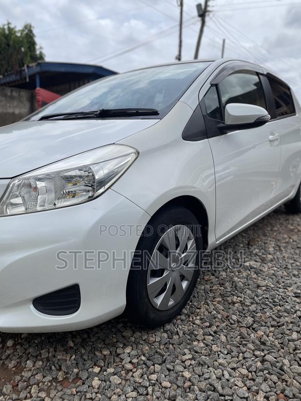 Toyota Vitz 1.3 FWD 5dr 2012 White