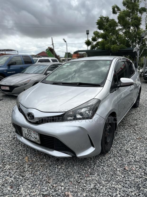Toyota Vitz 2015 Silver