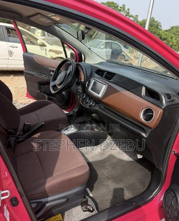Toyota Vitz 1.3 FWD 5dr 2013 Pink