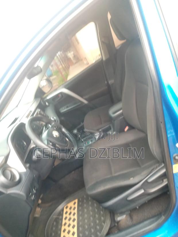 Toyota RAV4 LE 4dr SUV (2.5L 4cyl 6A) 2018 Blue