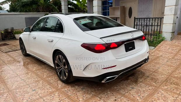 Mercedes-Benz E300 2025 White