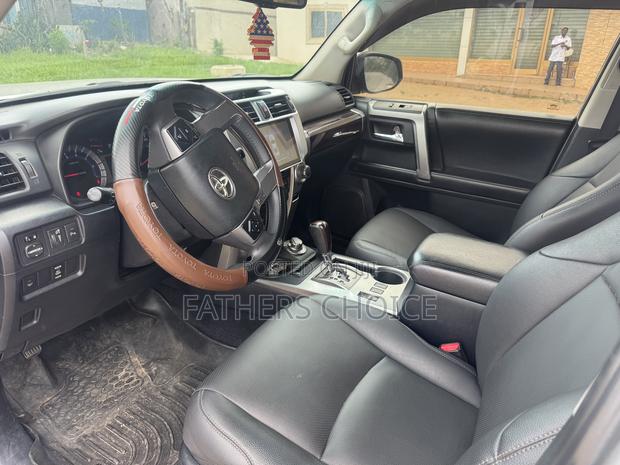 Toyota 4-Runner Limited 4dr 4x4 (4.0L 6cyl 5A) 2017 Silver