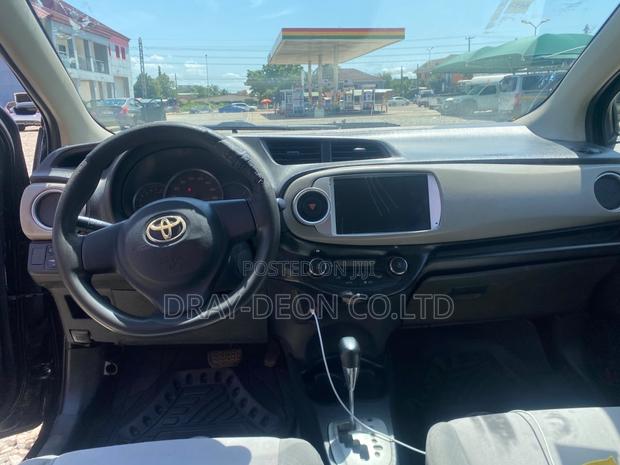Toyota Vitz 1.3 AWD 5dr 2012 Black
