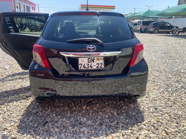 Toyota Vitz 1.3 AWD 5dr 2012 Black