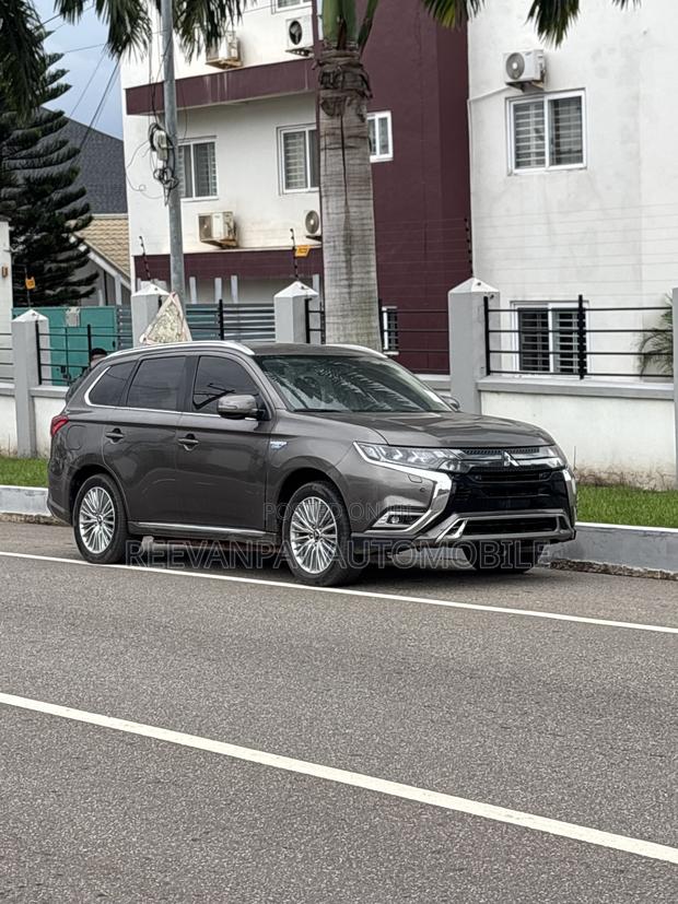 Mitsubishi Outlander PHEV 2019 Gray