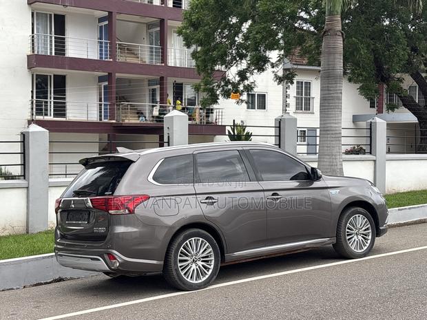 Mitsubishi Outlander PHEV 2019 Gray