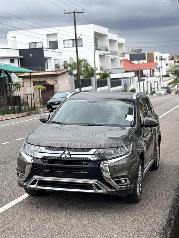 Mitsubishi Outlander PHEV 2019 Gray