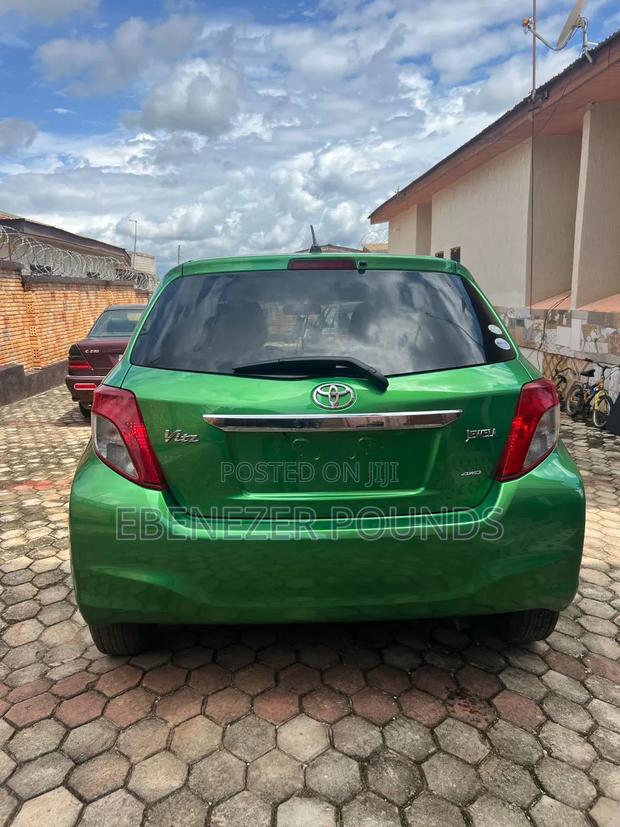 Toyota Vitz 2013 Green