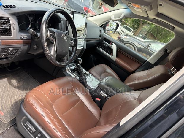 Toyota Land Cruiser 5.7 V8 VX-S 2021 Black