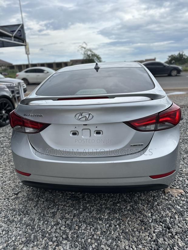 Hyundai Elantra Limited Sedan FWD (1.8L 4cyl 6A) 2016 Silver
