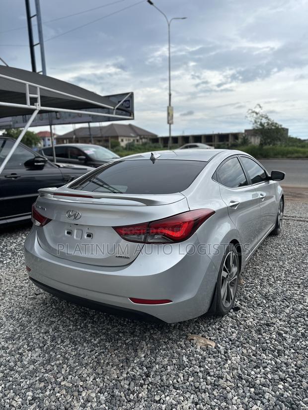 Hyundai Elantra Limited Sedan FWD (1.8L 4cyl 6A) 2016 Silver
