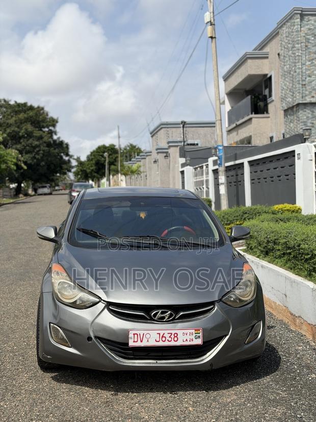 Hyundai Elantra Limited 4dr Sedan (1.8L 4cyl 6A) 2014 Gray