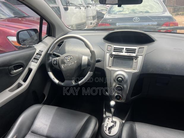 Toyota Yaris Base Hatchback 3dr 2010 Gray