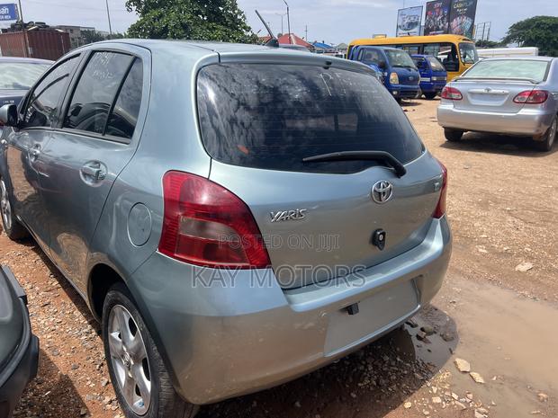 Toyota Yaris Base Hatchback 3dr 2010 Gray
