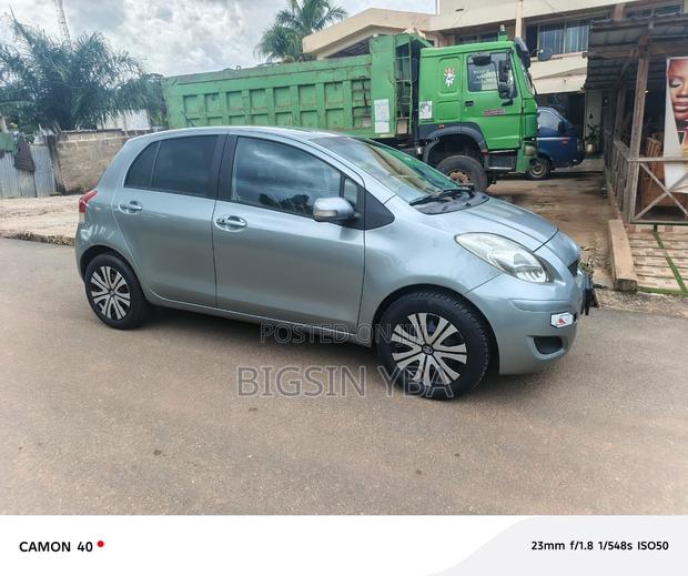 Toyota Vitz 1.3 AWD 3dr 2010 Gray
