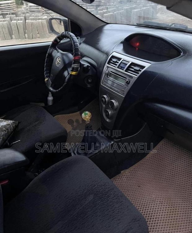 Toyota Yaris 1.0 HB T1 2008 White