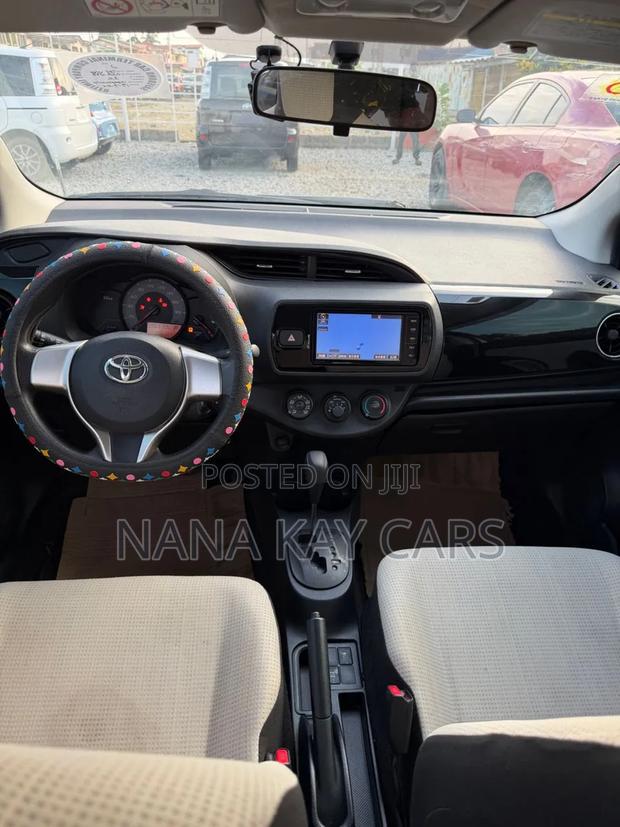 Toyota Vitz 1.3 AWD 5dr 2015 Black