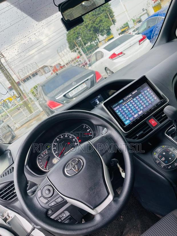 Toyota Voxy 2015 White