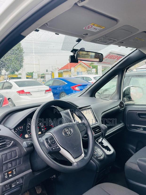Toyota Voxy 2015 White