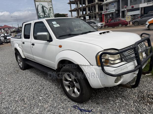 Nissan Hardbody 2018 White