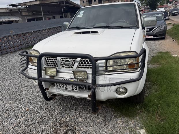 Nissan Hardbody 2018 White