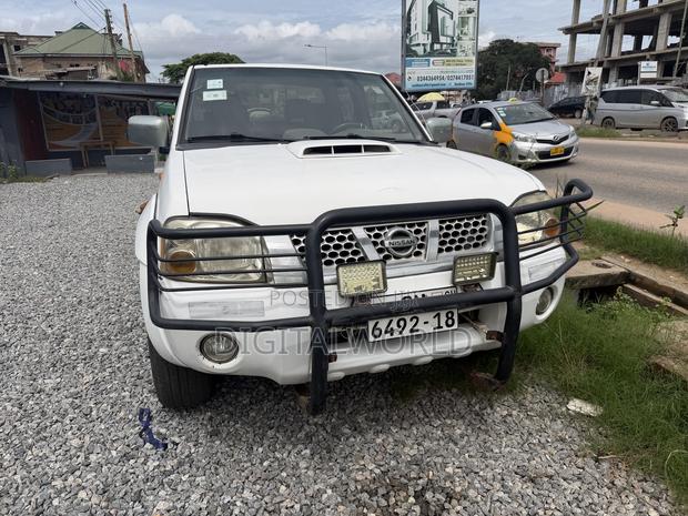 Nissan Hardbody 2018 White