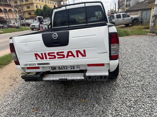 Nissan Hardbody 2018 White