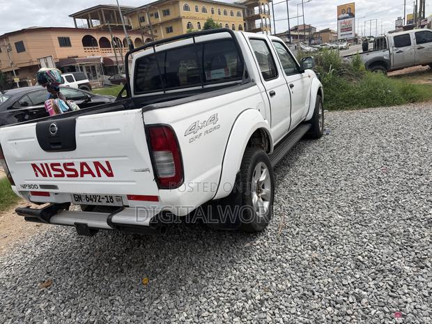 Nissan Hardbody 2018 White