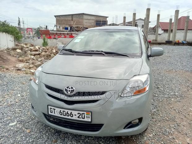 Toyota Yaris 2010 Gray