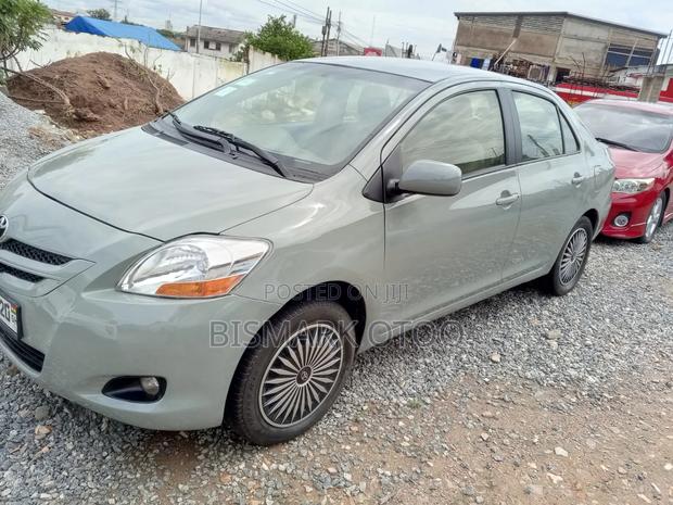 Toyota Yaris 2010 Gray