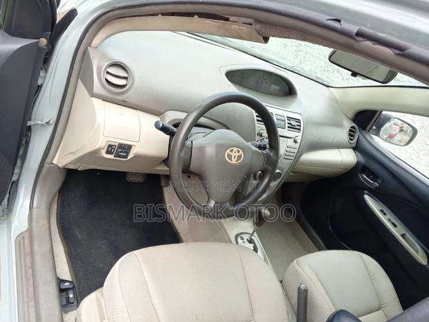 Toyota Yaris 2010 Gray