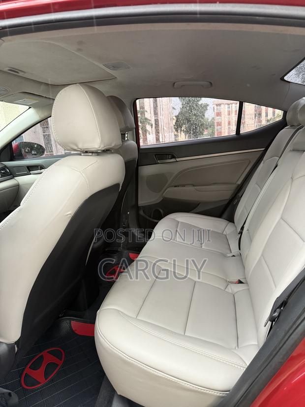 Hyundai Elantra Limited Sedan FWD (2.0L 4cyl 6A) 2017 Red
