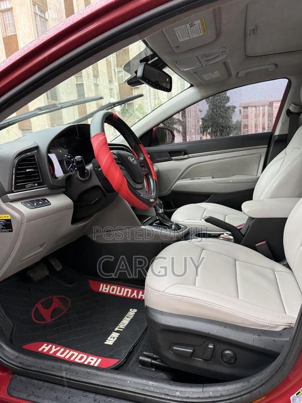 Hyundai Elantra Limited Sedan FWD (2.0L 4cyl 6A) 2017 Red