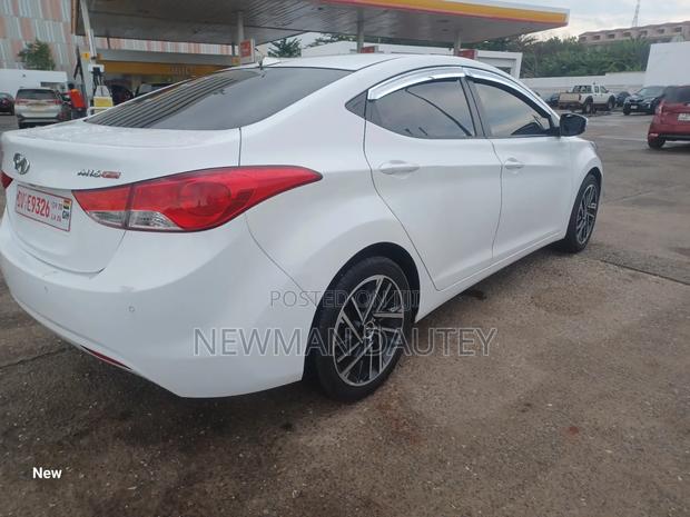 Hyundai Avante 2013 White